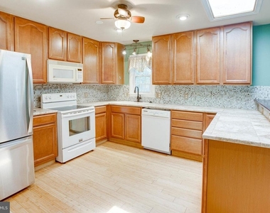 209 Raintree Boulevard - Photo Thumbnail 9