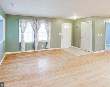 209 Raintree Boulevard - Photo Thumbnail 14