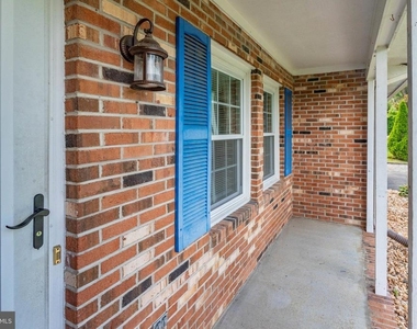 209 Raintree Boulevard - Photo Thumbnail 4