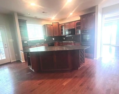 9315 Rustic Breeze Court - Photo Thumbnail 5