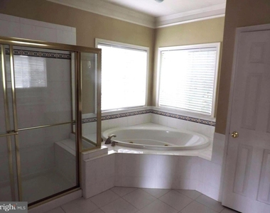 9315 Rustic Breeze Court - Photo Thumbnail 12