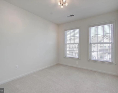 22648 Vienna Terrace - Photo Thumbnail 12