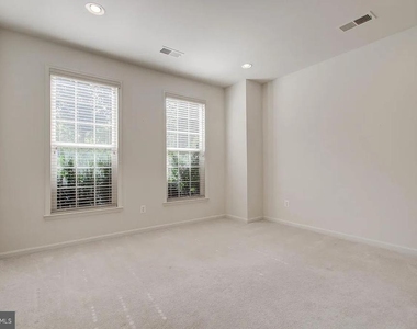 22648 Vienna Terrace - Photo Thumbnail 3