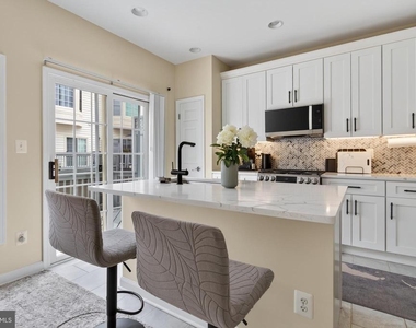 8814 Hunting Lodge Court - Photo Thumbnail 9