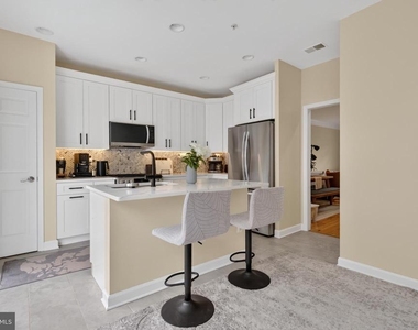 8814 Hunting Lodge Court - Photo Thumbnail 13