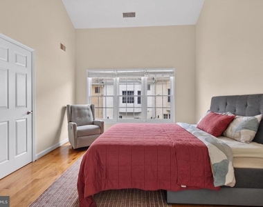 8814 Hunting Lodge Court - Photo Thumbnail 32