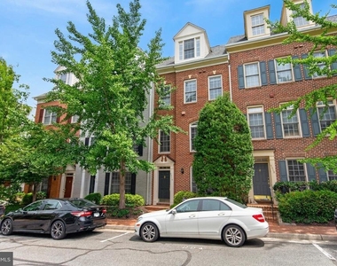 8814 Hunting Lodge Court - Photo Thumbnail 1