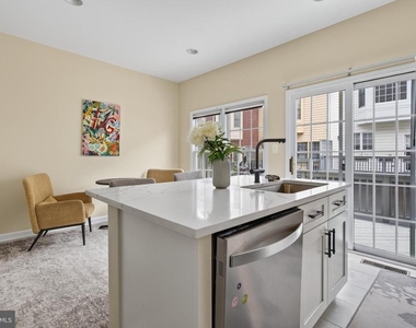 8814 Hunting Lodge Court - Photo Thumbnail 12