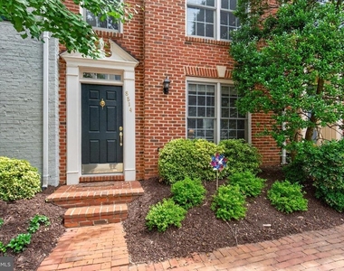 8814 Hunting Lodge Court - Photo Thumbnail 2