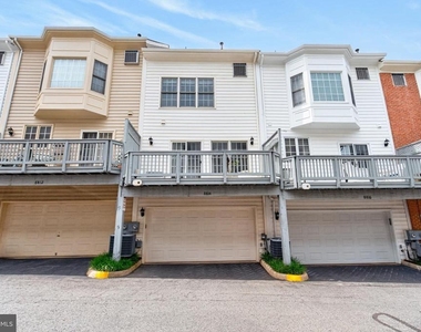 8814 Hunting Lodge Court - Photo Thumbnail 3