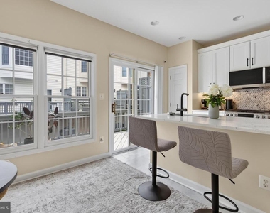 8814 Hunting Lodge Court - Photo Thumbnail 14