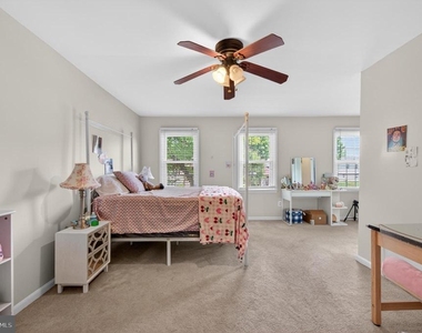 8815 Newport Court - Photo Thumbnail 17