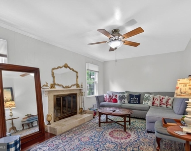 8815 Newport Court - Photo Thumbnail 9
