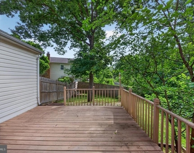 8815 Newport Court - Photo Thumbnail 14