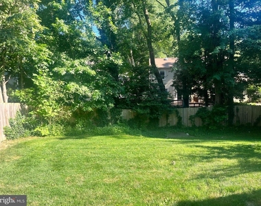 8815 Newport Court - Photo Thumbnail 30