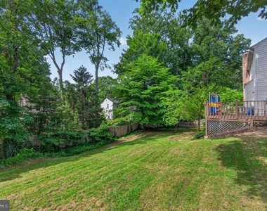 8815 Newport Court - Photo Thumbnail 16