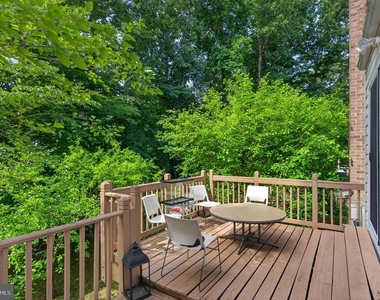 8815 Newport Court - Photo Thumbnail 13