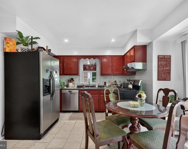 8815 Newport Court - Photo Thumbnail 10