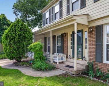 8815 Newport Court - Photo Thumbnail 2