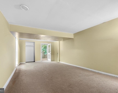8815 Newport Court - Photo Thumbnail 27