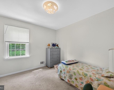 8815 Newport Court - Photo Thumbnail 23
