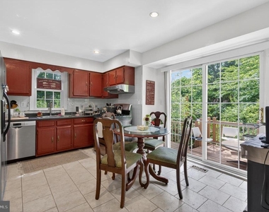 8815 Newport Court - Photo Thumbnail 11