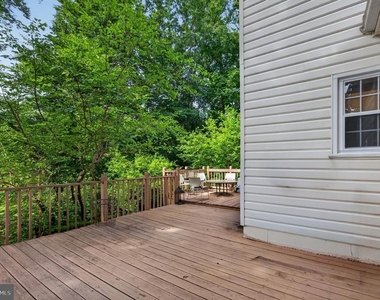 8815 Newport Court - Photo Thumbnail 12