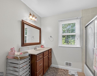 8815 Newport Court - Photo Thumbnail 18
