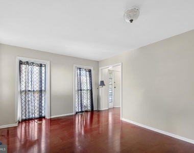 8815 Newport Court - Photo Thumbnail 4