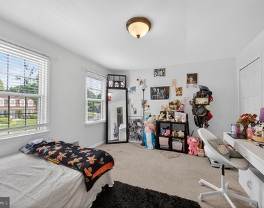 8815 Newport Court - Photo Thumbnail 20