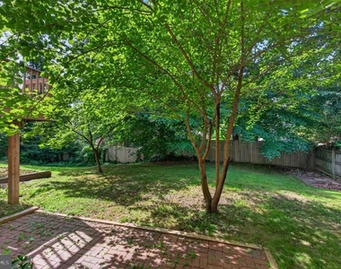 8815 Newport Court - Photo Thumbnail 15