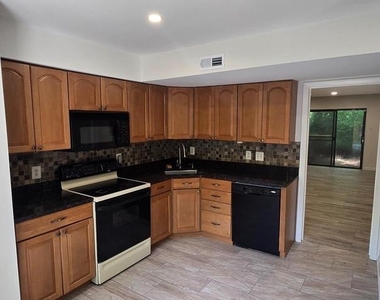 11922 Escalante Court - Photo Thumbnail 4
