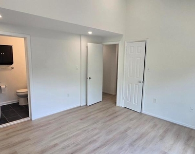 11922 Escalante Court - Photo Thumbnail 13
