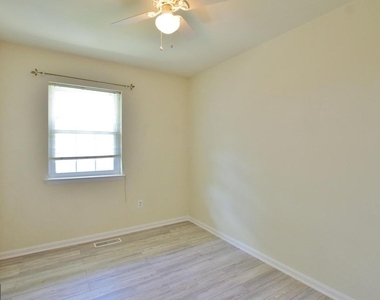 8612 Walutes Circle - Photo Thumbnail 10