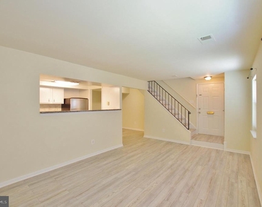 8612 Walutes Circle - Photo Thumbnail 2