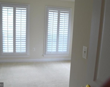 13626 Venturi Lane - Photo Thumbnail 7