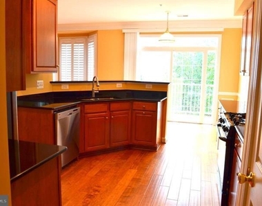 13626 Venturi Lane - Photo Thumbnail 3