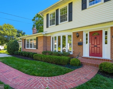 5021 Fleming Drive - Photo Thumbnail 3