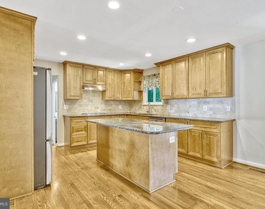 5021 Fleming Drive - Photo Thumbnail 14