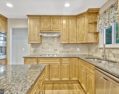 5021 Fleming Drive - Photo Thumbnail 18