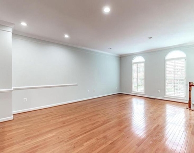 11618 Park Vista Boulevard - Photo Thumbnail 3