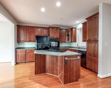 11618 Park Vista Boulevard - Photo Thumbnail 6