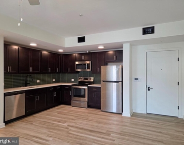 102 Hanover Street - Photo Thumbnail 3