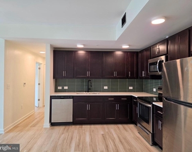 102 Hanover Street - Photo Thumbnail 2