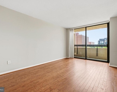 400 Madison Street - Photo Thumbnail 18