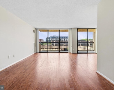 400 Madison Street - Photo Thumbnail 9