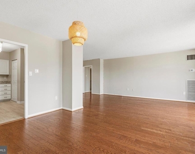 400 Madison Street - Photo Thumbnail 8
