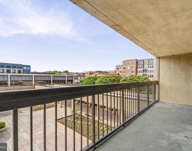 400 Madison Street - Photo Thumbnail 24