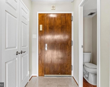 400 Madison Street - Photo Thumbnail 3