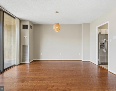 400 Madison Street - Photo Thumbnail 10
